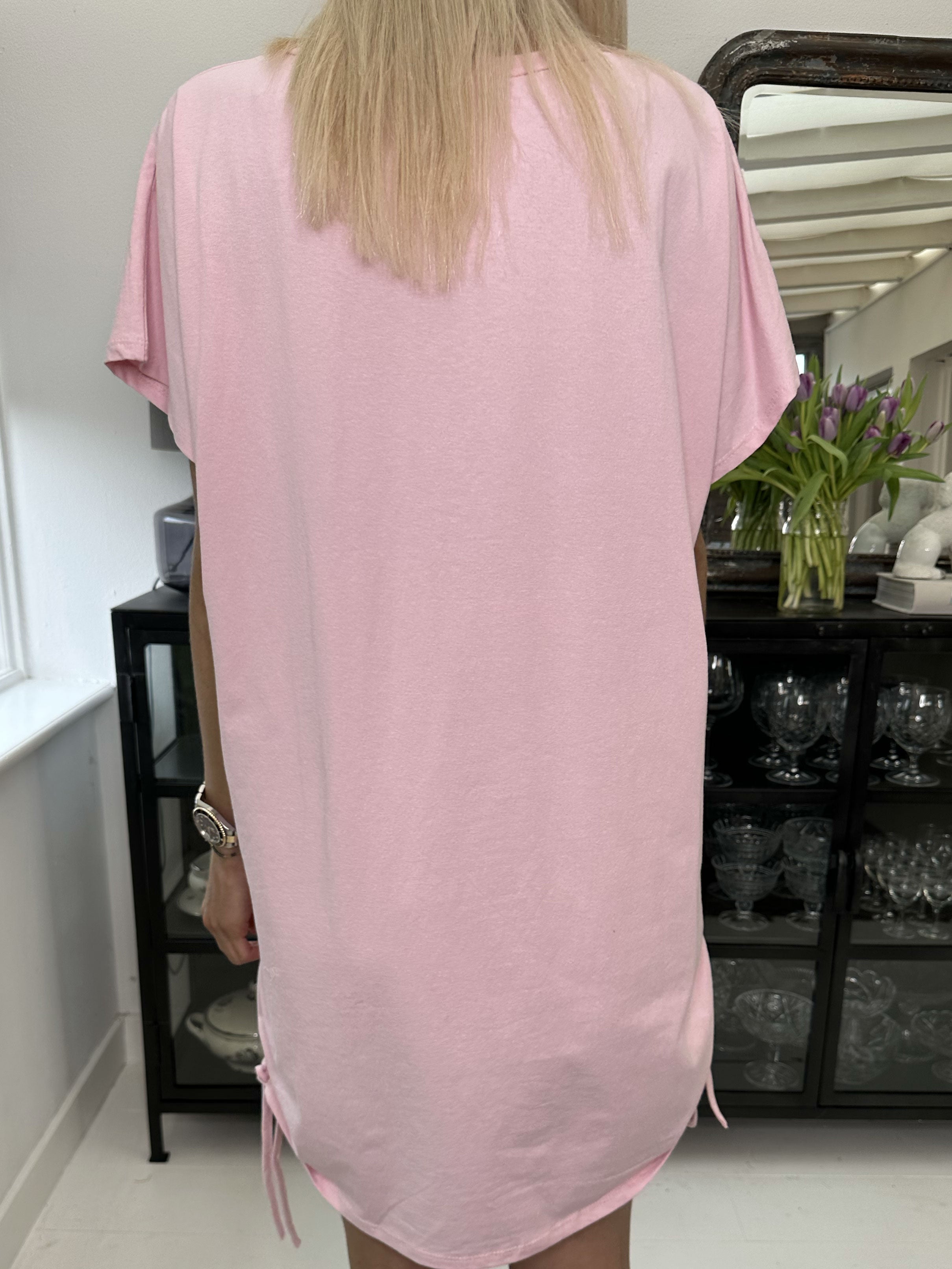 Linnea - T-shirt klänning med text och spets